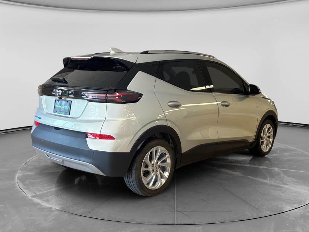 2023 Chevrolet Bolt EUV view 4