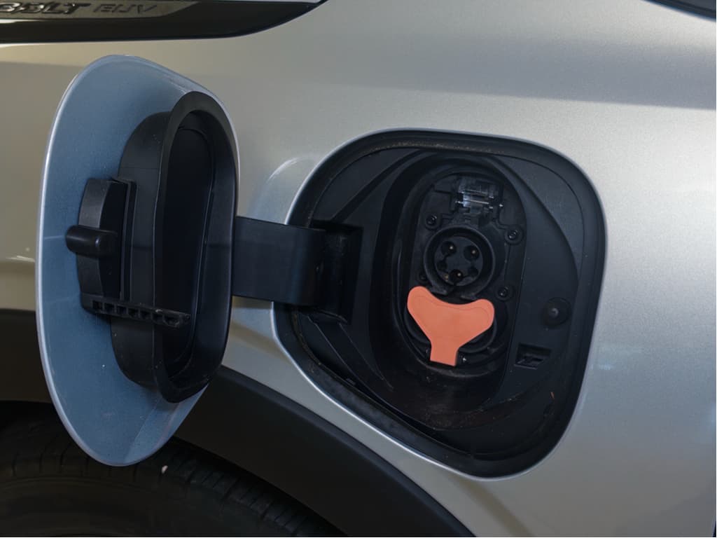 2023 Chevrolet Bolt EUV view 5