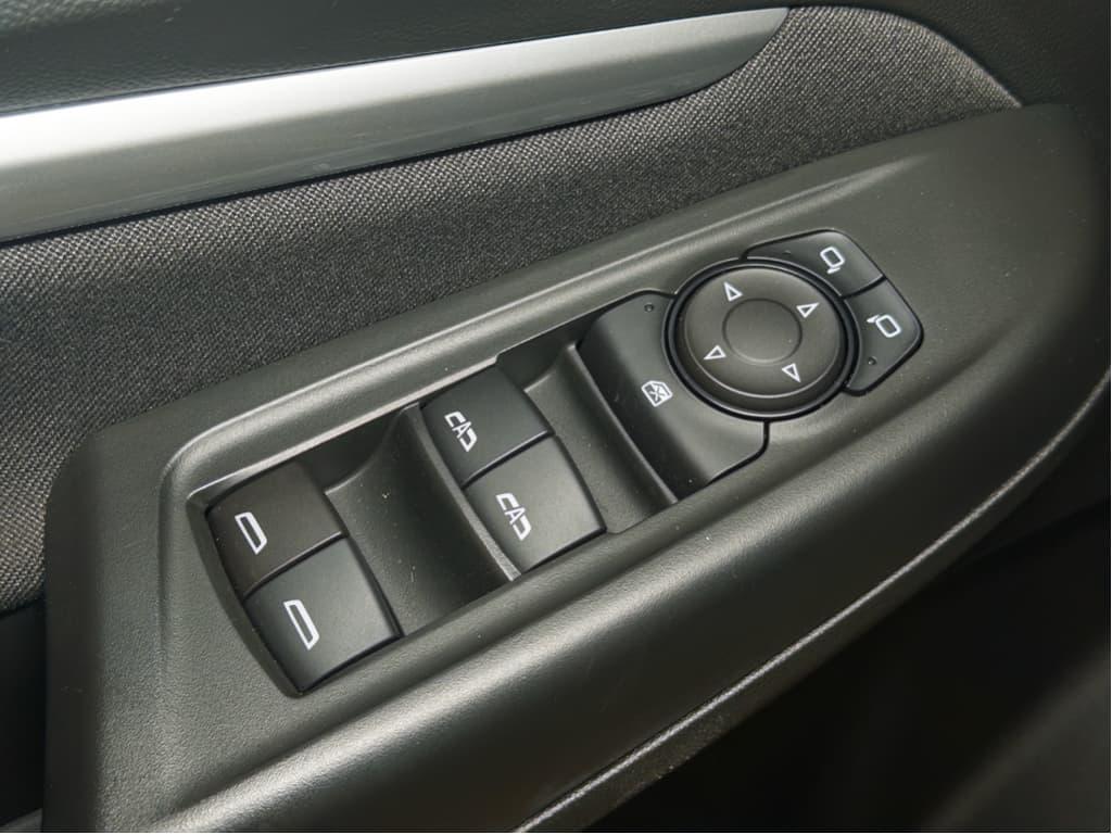 2023 Chevrolet Bolt EUV view 7