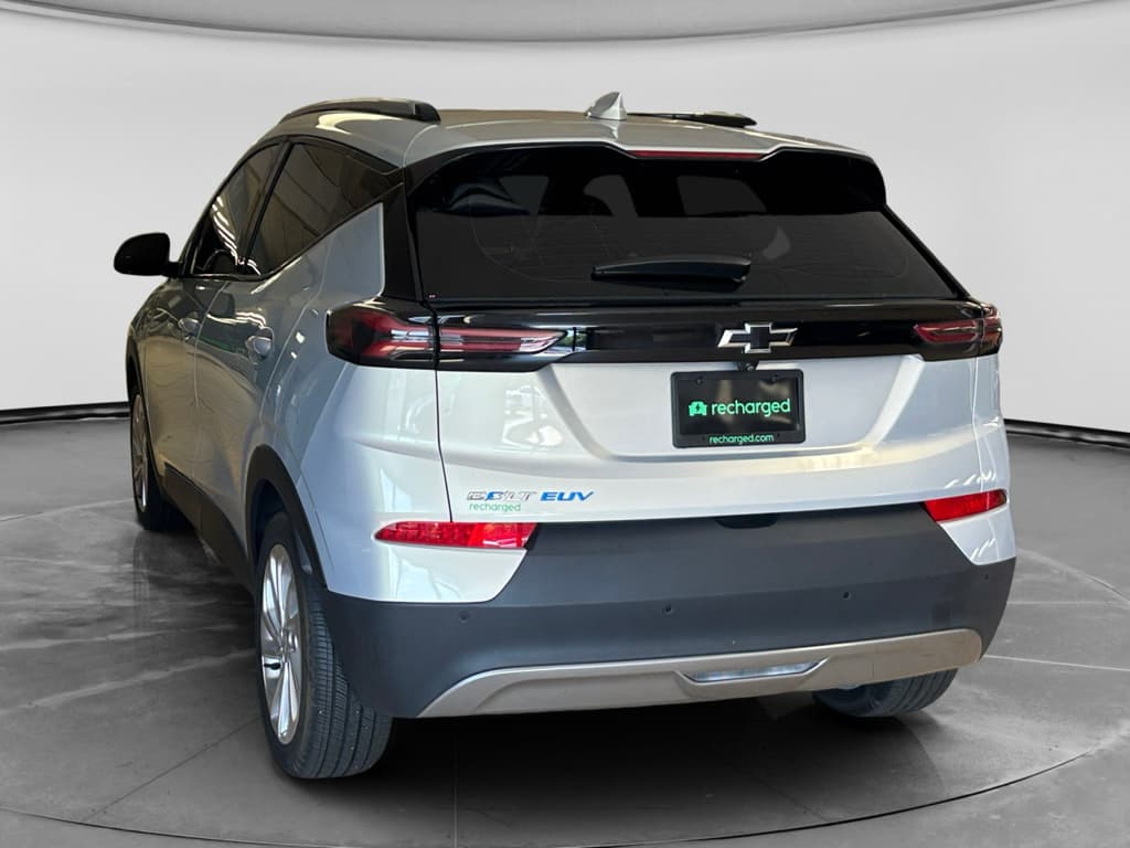 2023 Chevrolet Bolt EUV view 2