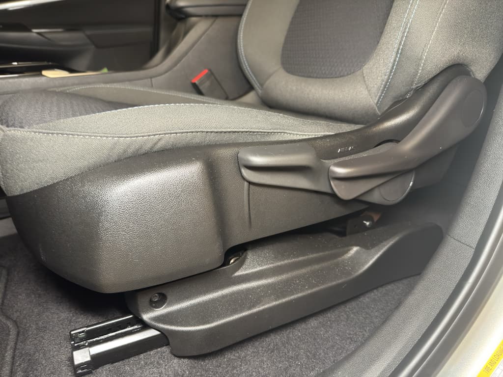 2023 Chevrolet Bolt EUV view 6