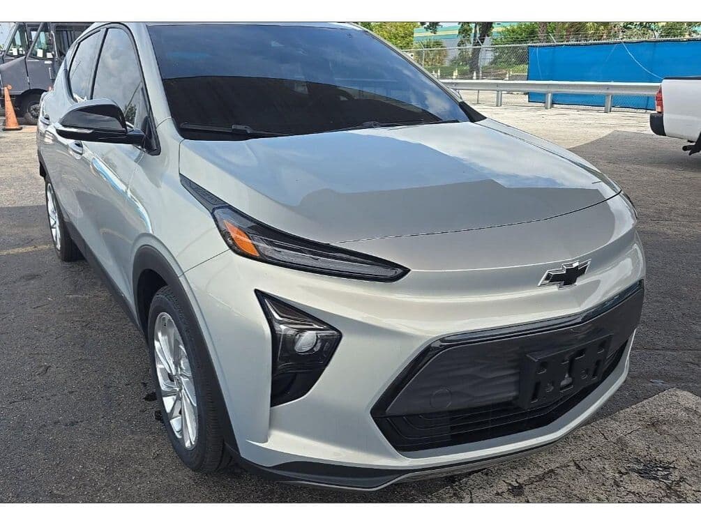 2023 Chevrolet Bolt EUV view 2