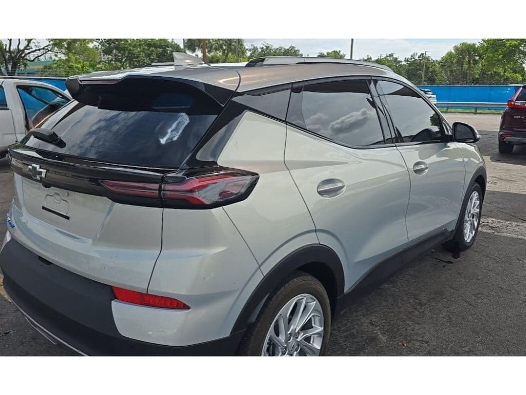 2023 Chevrolet Bolt EUV view 3