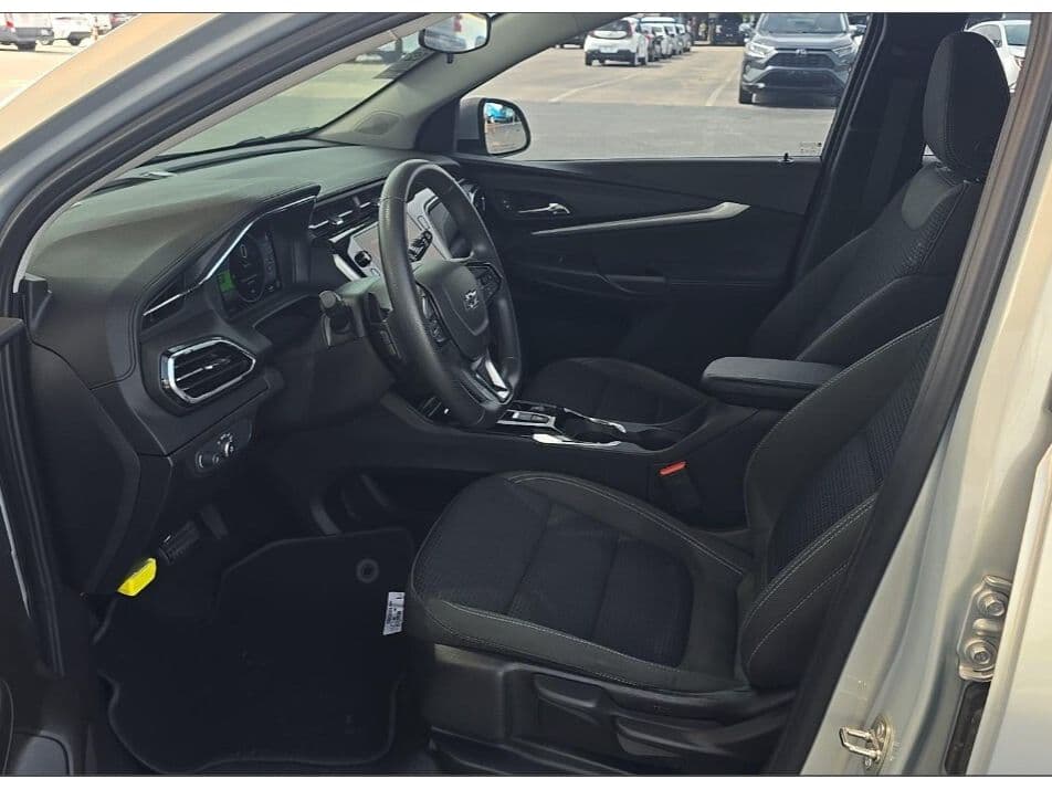 2023 Chevrolet Bolt EUV view 5