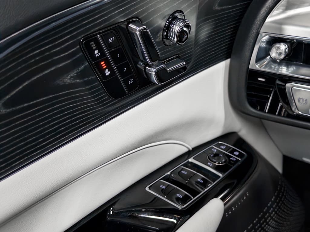 2024 Cadillac Lyriq view 6