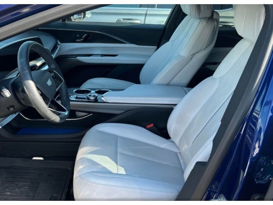 2024 Cadillac Lyriq view 5