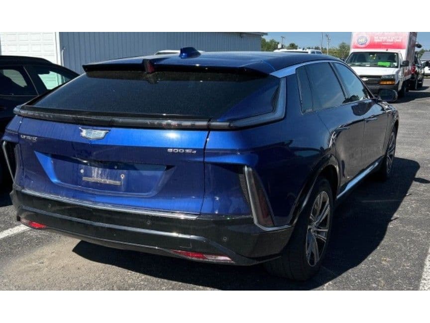 2024 Cadillac Lyriq view 3
