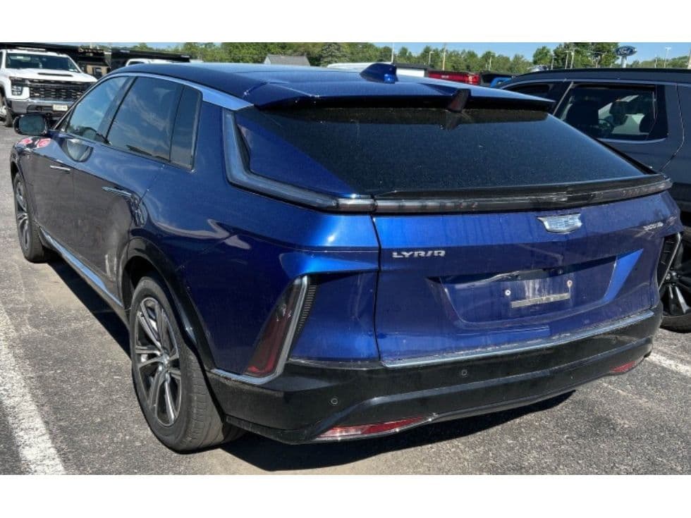 2024 Cadillac Lyriq view 4