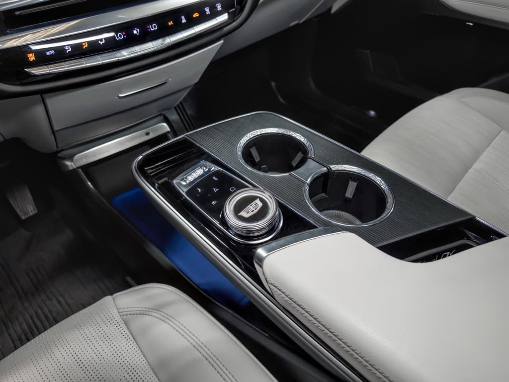 2024 Cadillac Lyriq view 17
