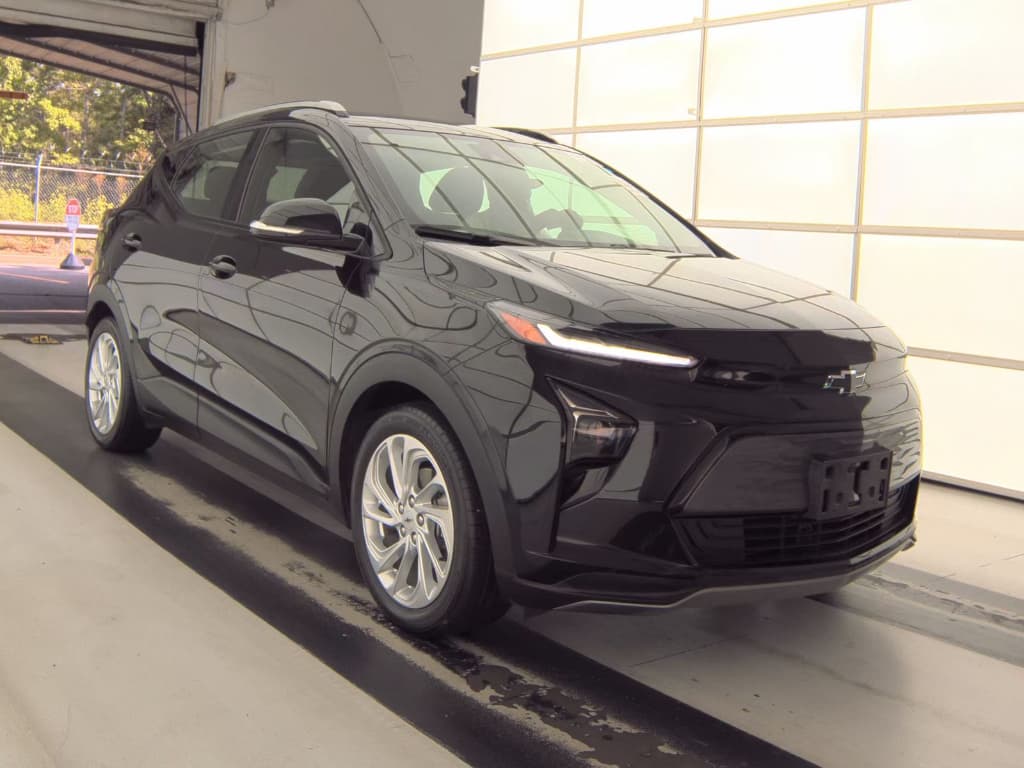 2023 Chevrolet Bolt EUV view 2