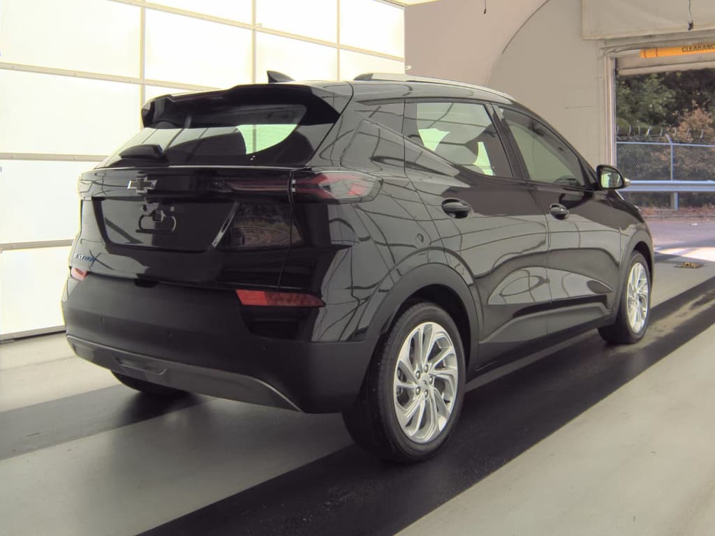 2023 Chevrolet Bolt EUV view 3