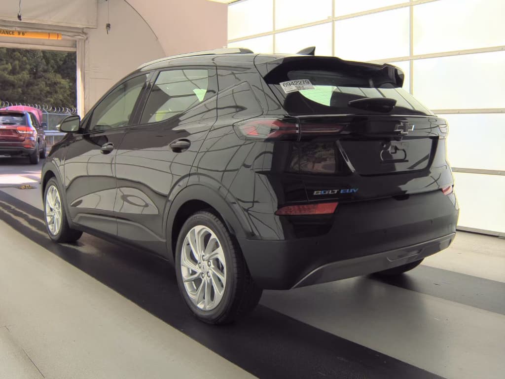 2023 Chevrolet Bolt EUV view 4