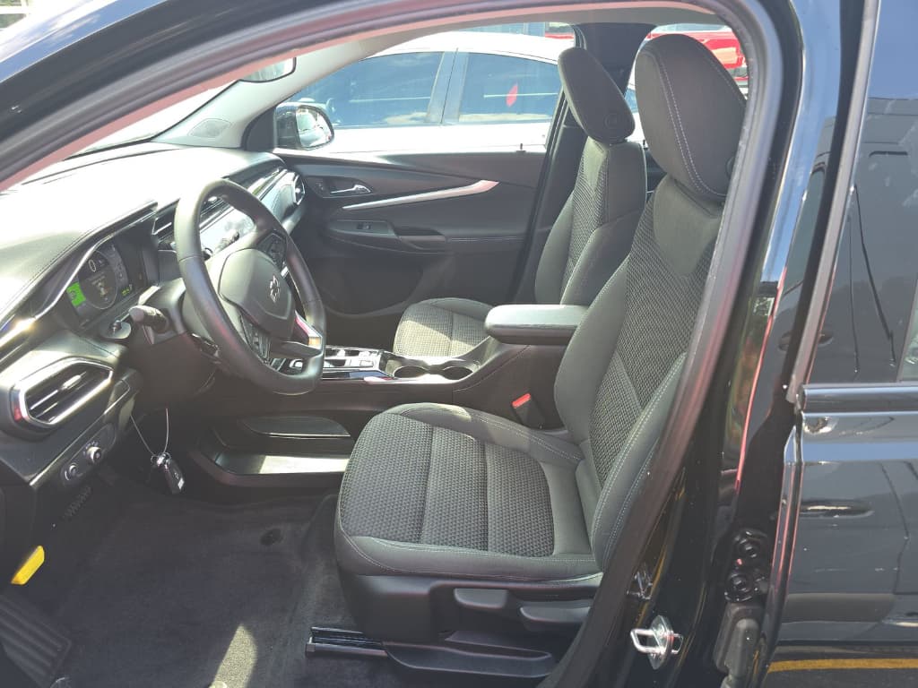 2023 Chevrolet Bolt EUV view 5