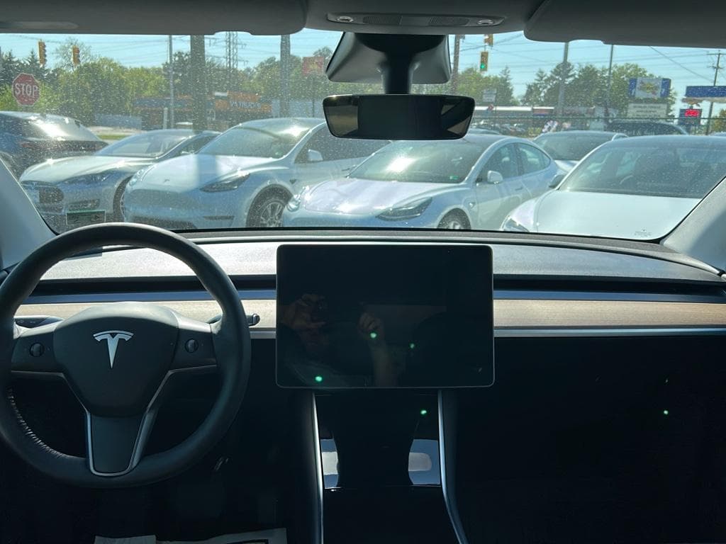 2021 Tesla Model Y view 13