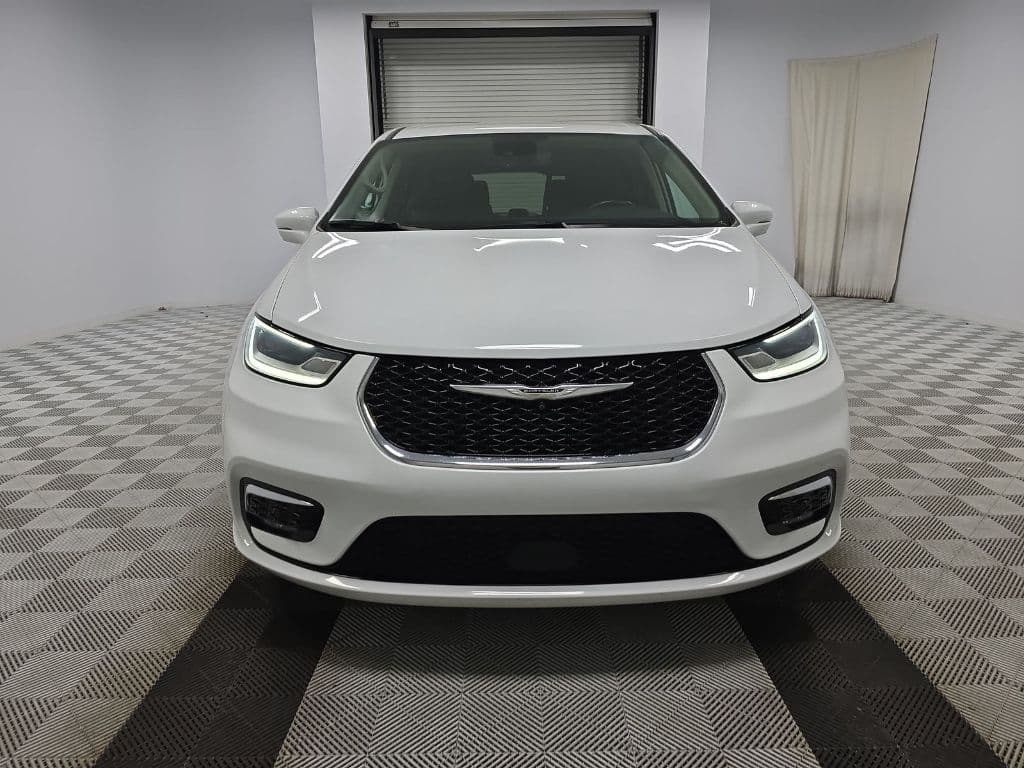 2022 Chrysler Pacifica view 2