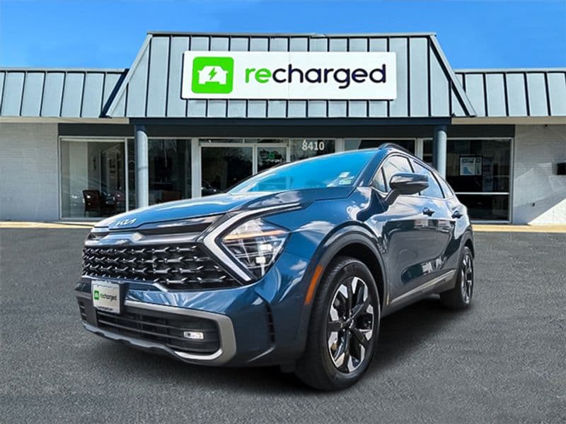 2024 Kia Sportage PHEV view 3
