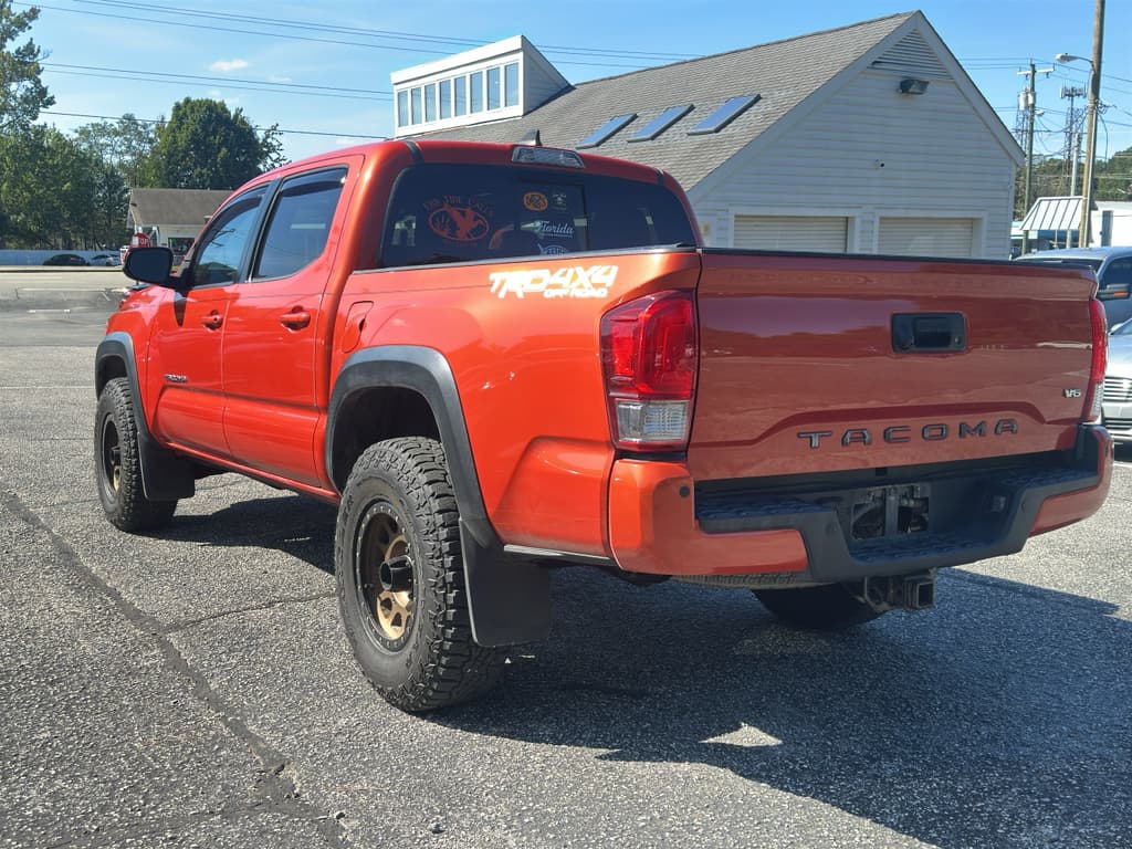 2017 Toyota Tacoma view 2
