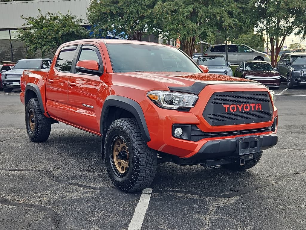2017 Toyota Tacoma view 4