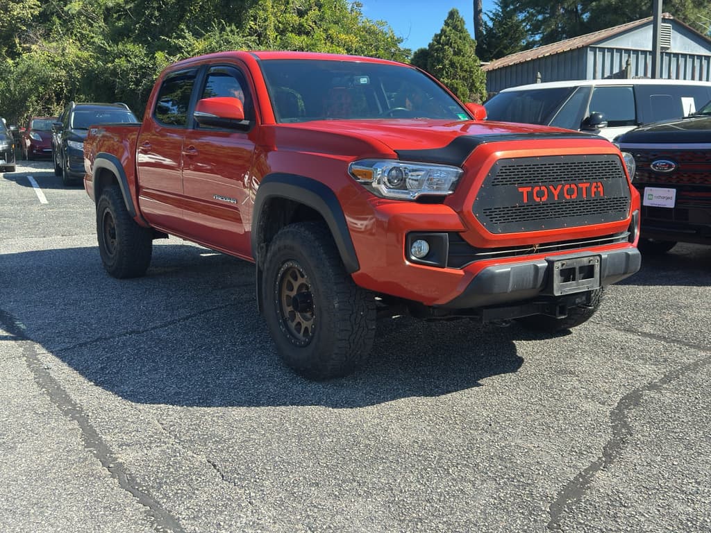 2017 Toyota Tacoma view 4