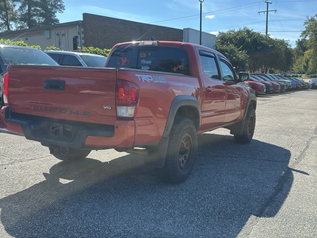2017 Toyota Tacoma view 3