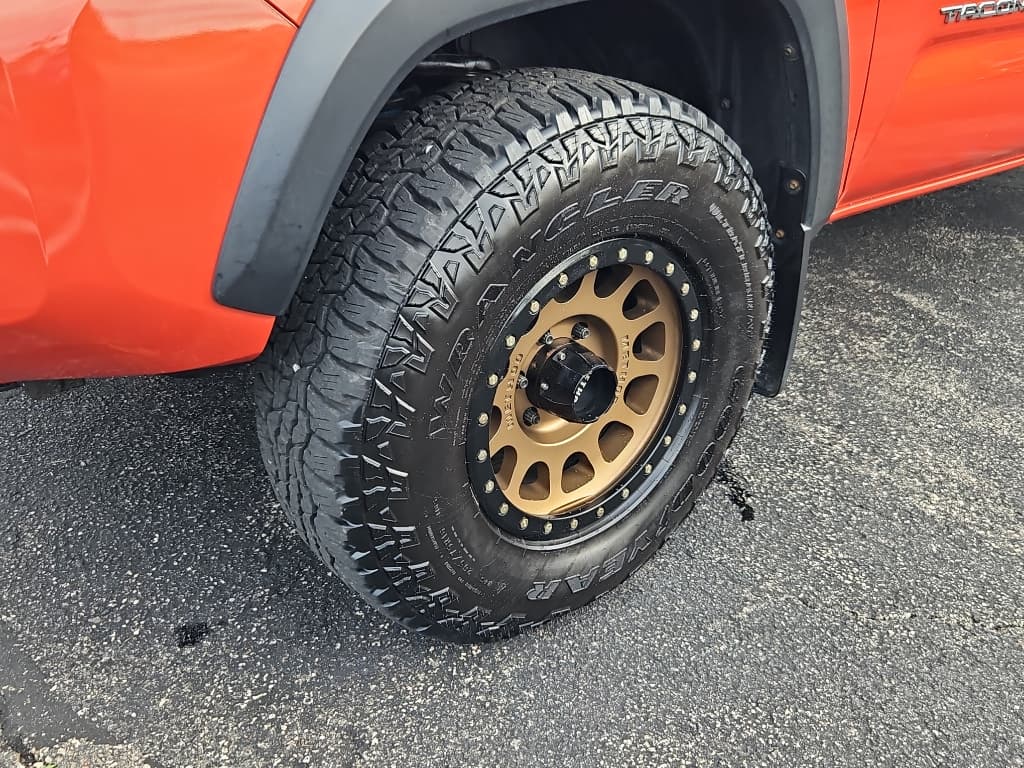 2017 Toyota Tacoma view 6