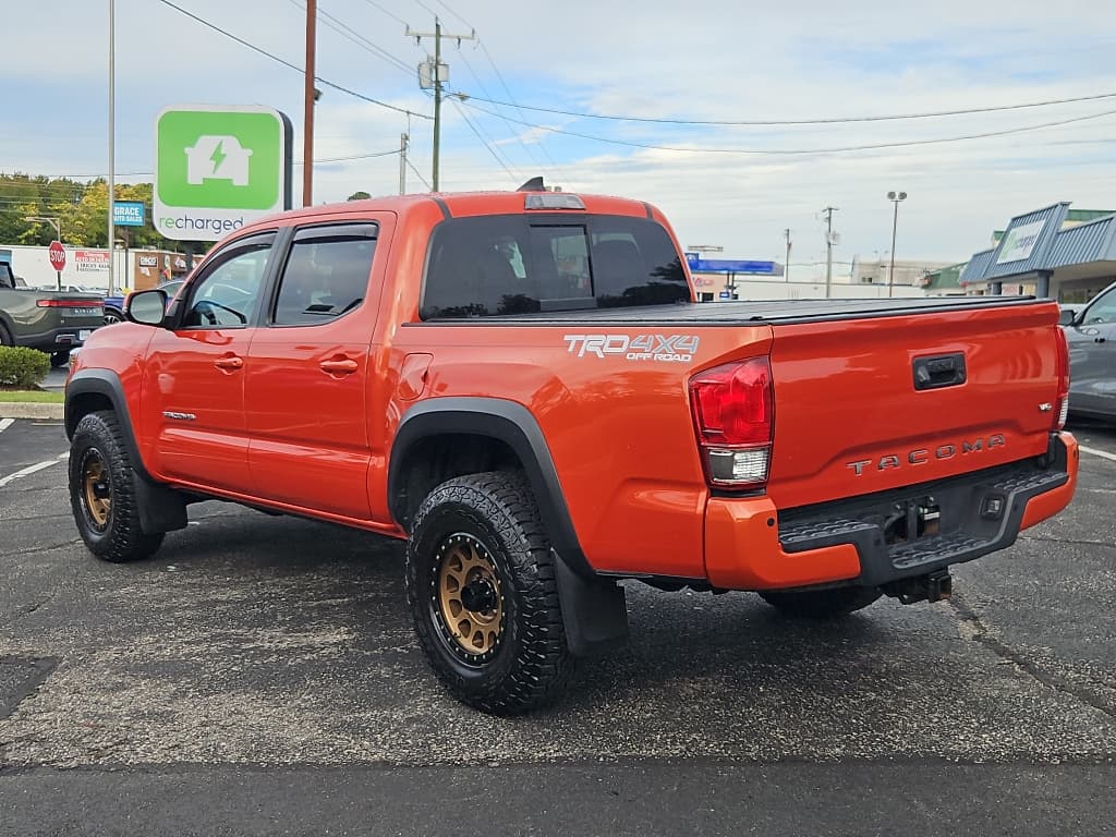 2017 Toyota Tacoma view 2