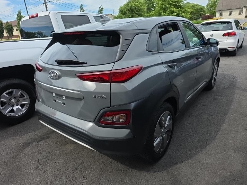 2021 Hyundai Kona EV view 3