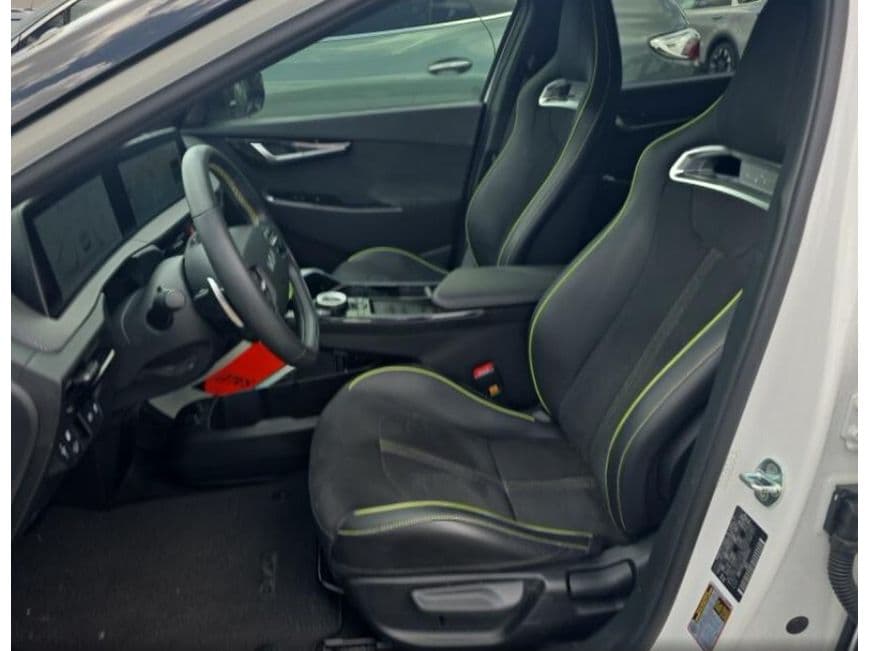 2023 Kia EV6 view 5
