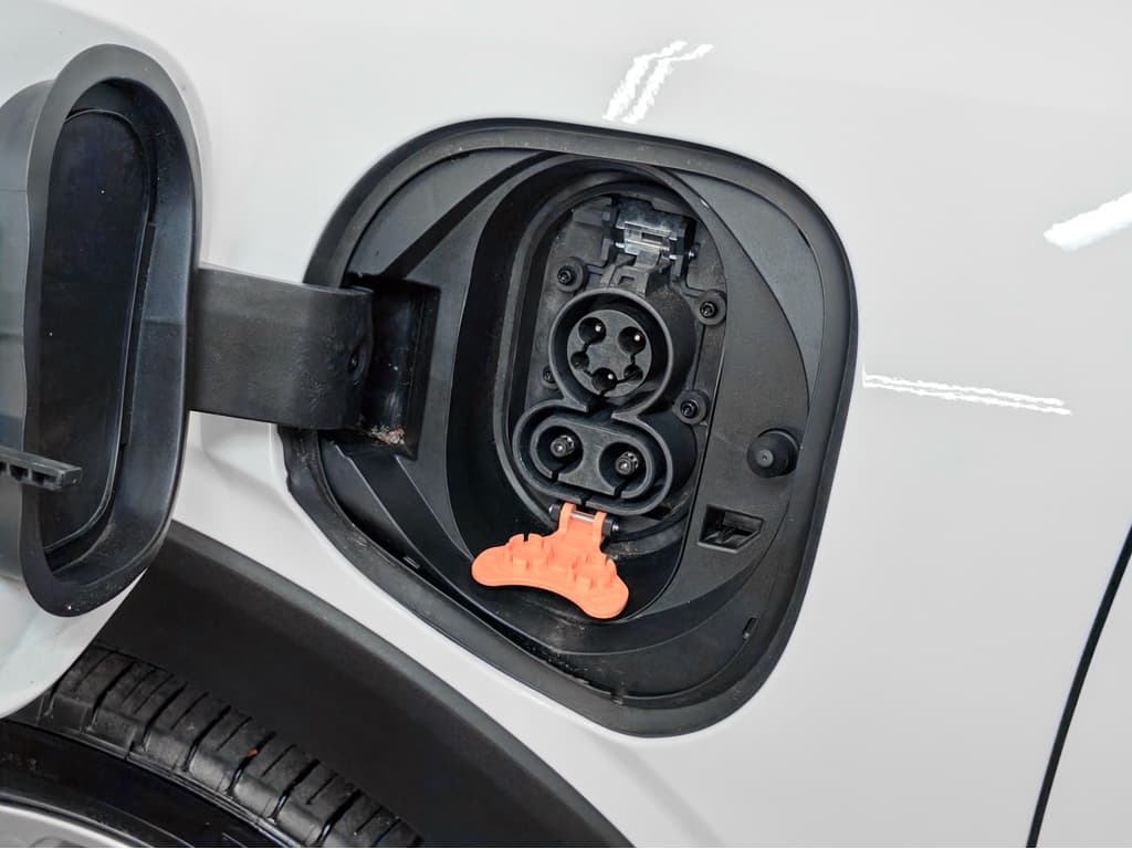 2023 Chevrolet Bolt EUV view 5