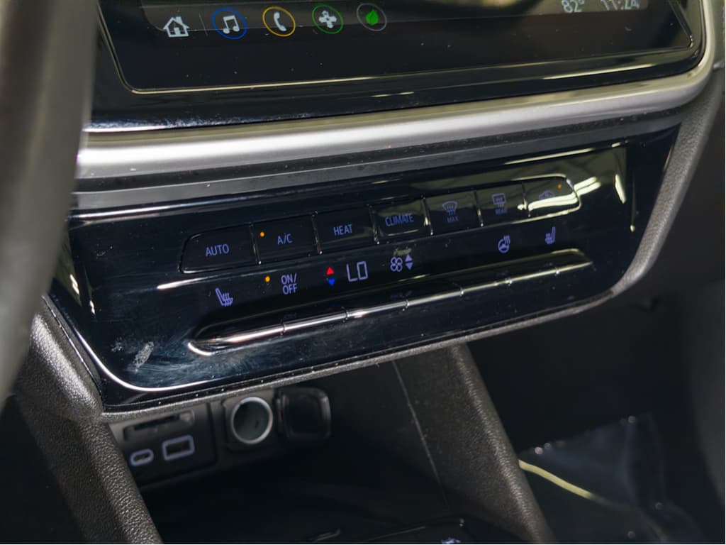 2023 Chevrolet Bolt EUV view 4