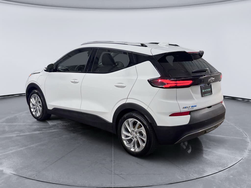 2023 Chevrolet Bolt EUV view 2