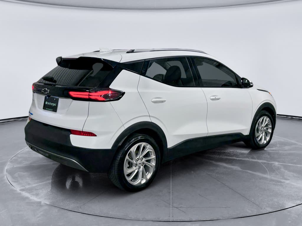 2023 Chevrolet Bolt EUV view 3