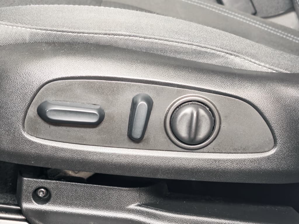 2023 Chevrolet Bolt EUV view 7
