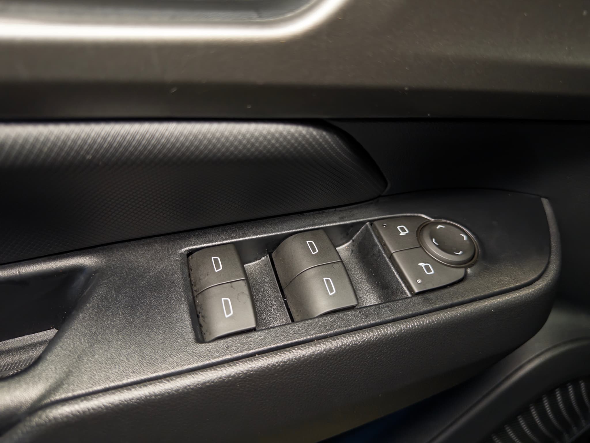 2026 Chevrolet Equinox EV view 7