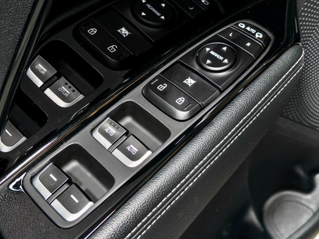 2022 Kia Niro EV view 7