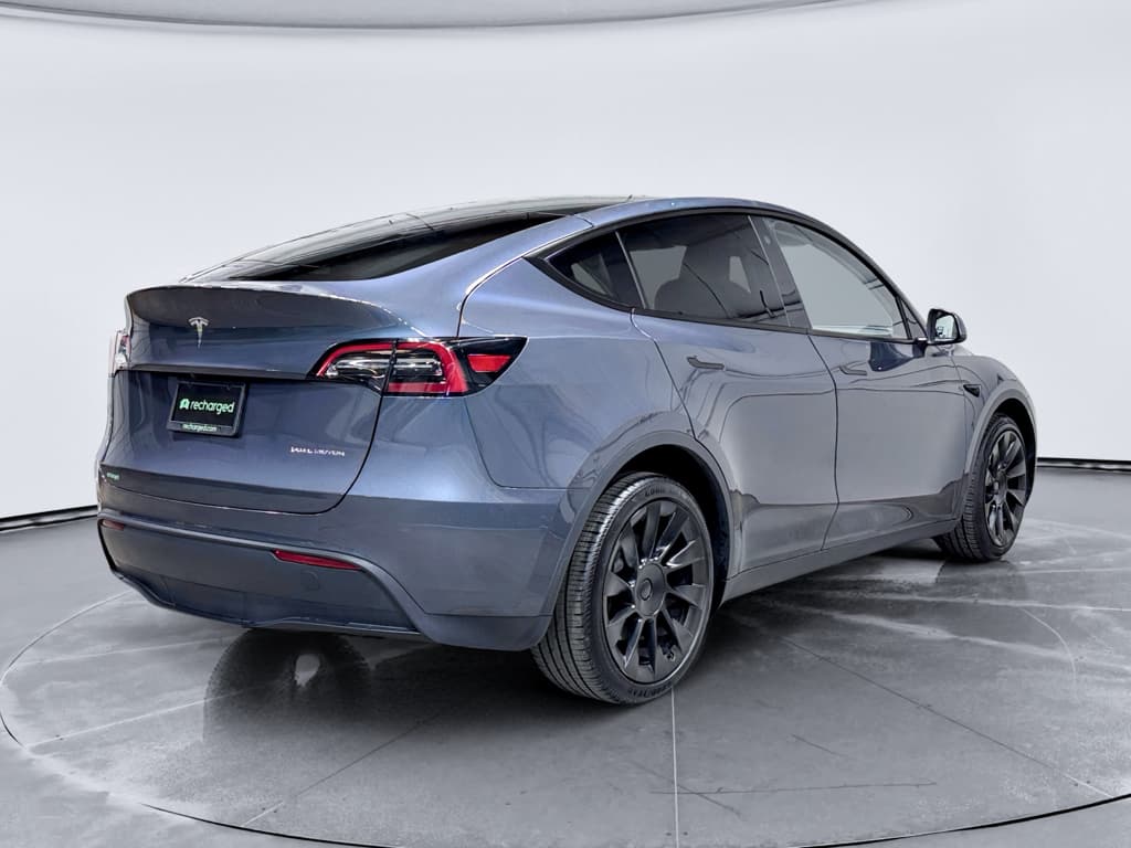 2023 Tesla Model Y view 3