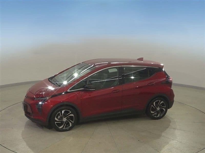 2022 Chevrolet Bolt EV view 2