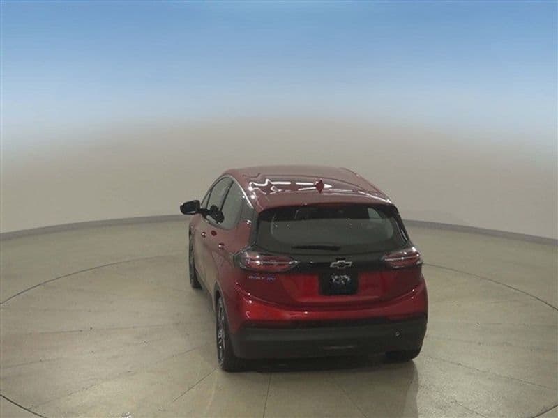 2022 Chevrolet Bolt EV view 4
