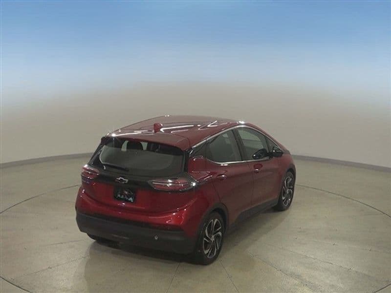 2022 Chevrolet Bolt EV view 5