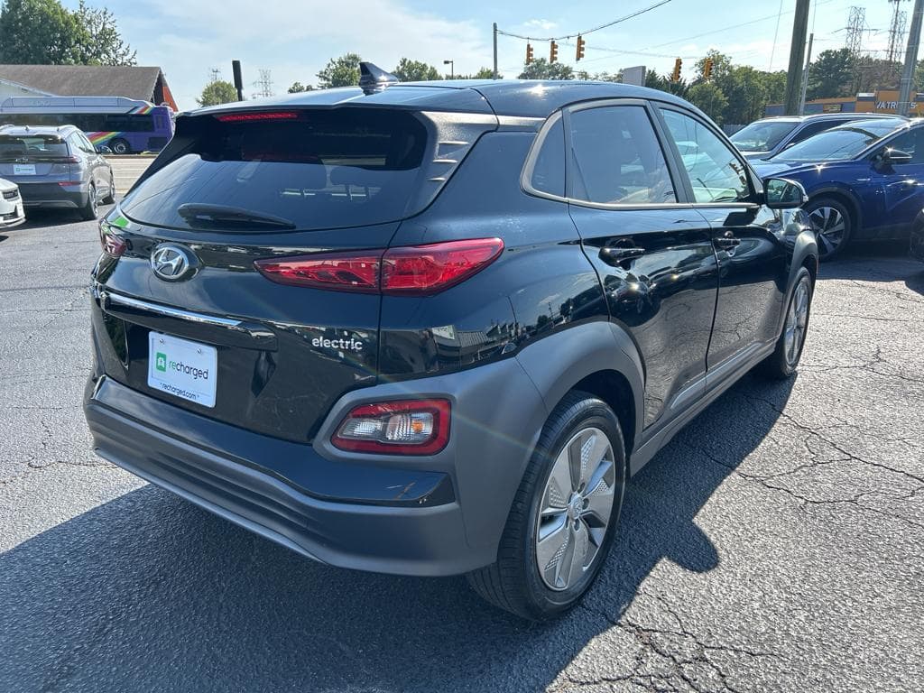 2021 Hyundai Kona EV view 3