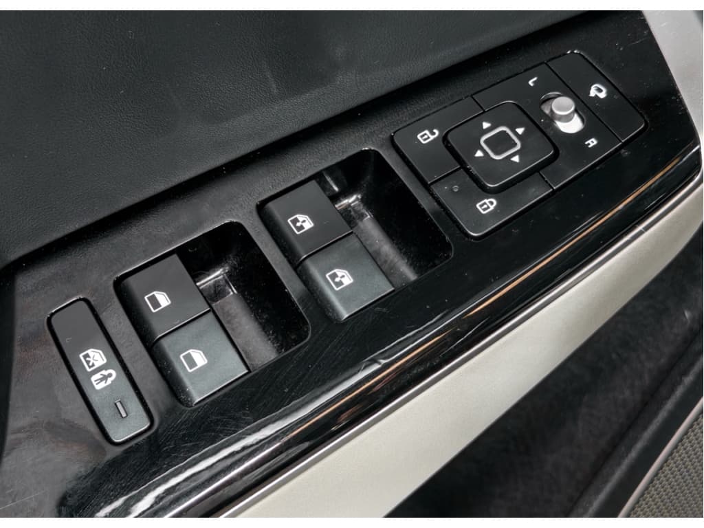 2023 Kia EV6 view 7