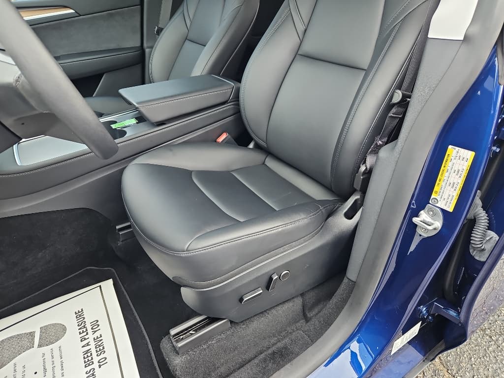2023 Tesla Model Y view 7