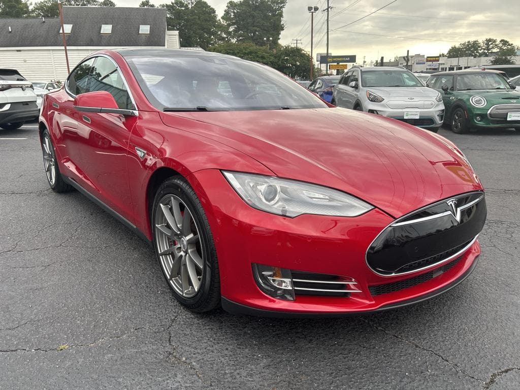 2016 Tesla Model S view 4