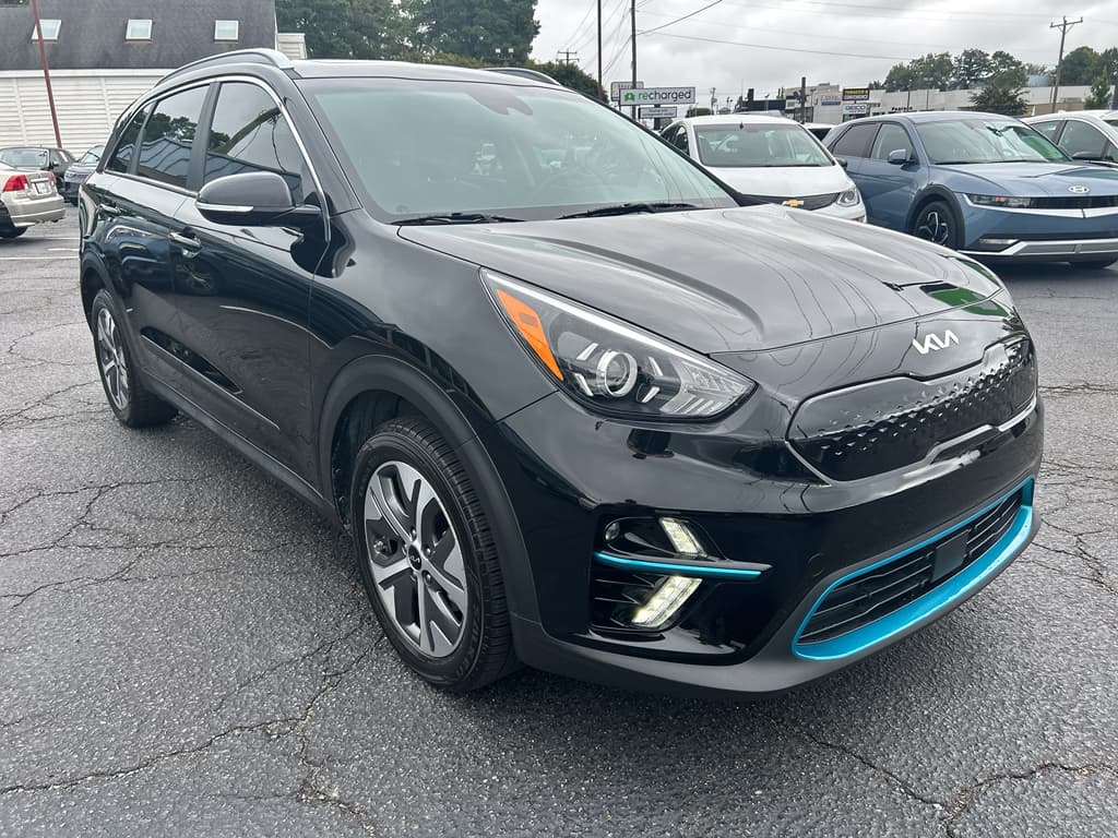 2022 Kia Niro EV view 4