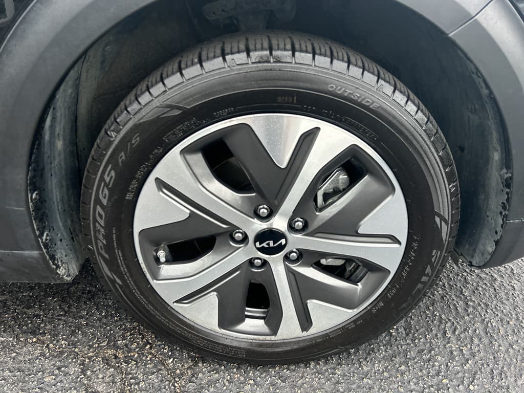 2022 Kia Niro EV view 24