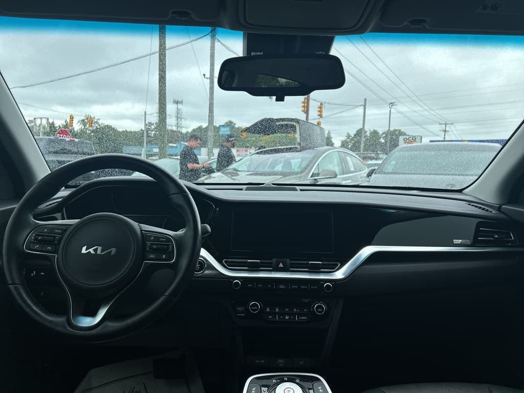 2022 Kia Niro EV view 12