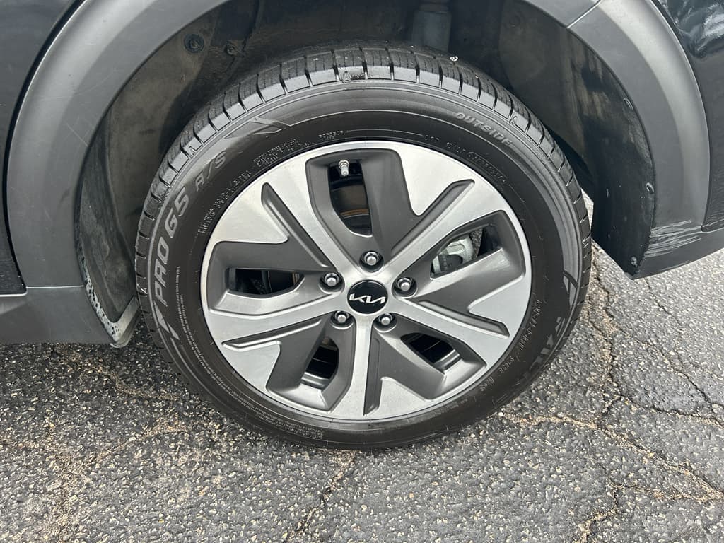 2022 Kia Niro EV view 28