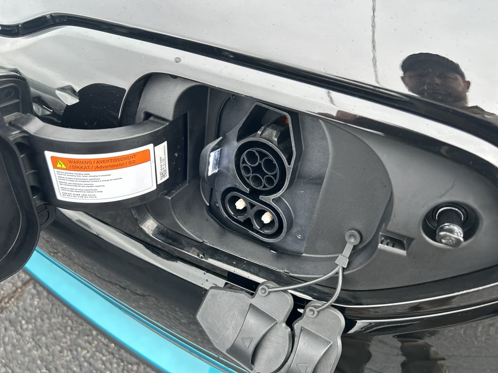 2022 Kia Niro EV view 5