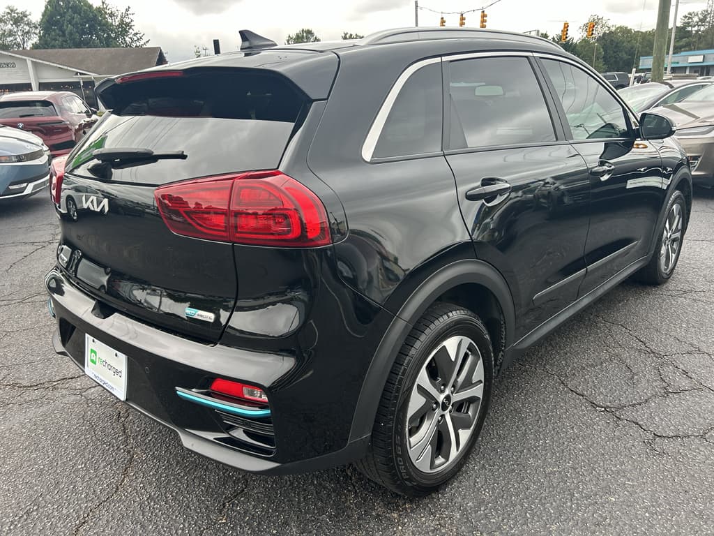 2022 Kia Niro EV view 3