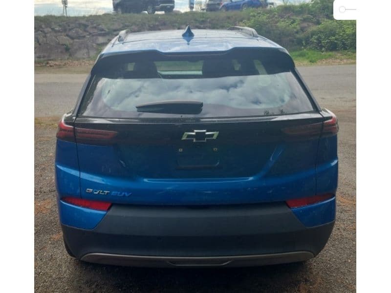 2022 Chevrolet Bolt EUV view 3